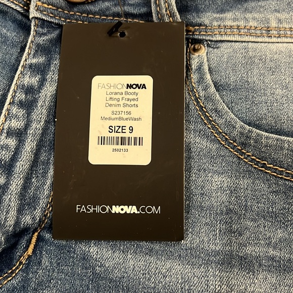 Women’s booty denim shorts - Picture 2 of 3